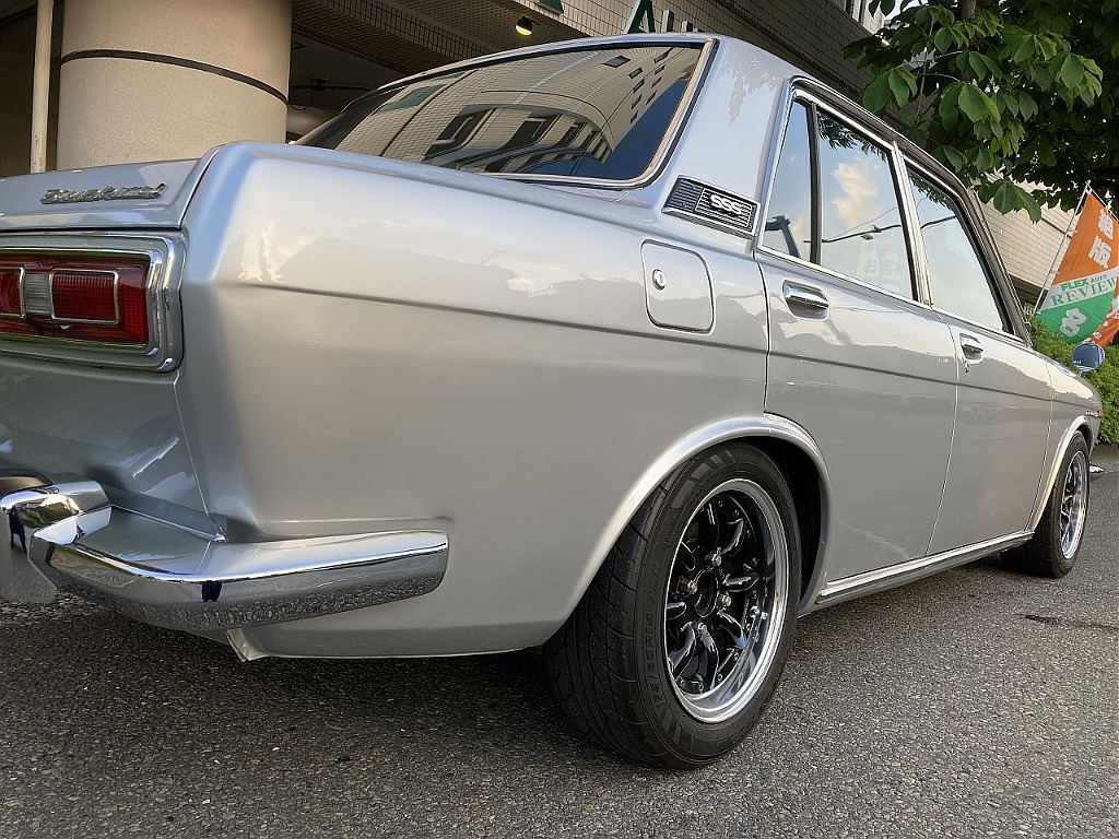 日産 ブルーバード4ドア(4枚目)