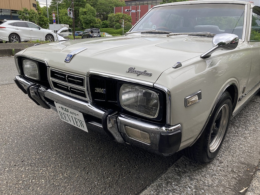 日産 グロリア4ドアHT(10枚目)