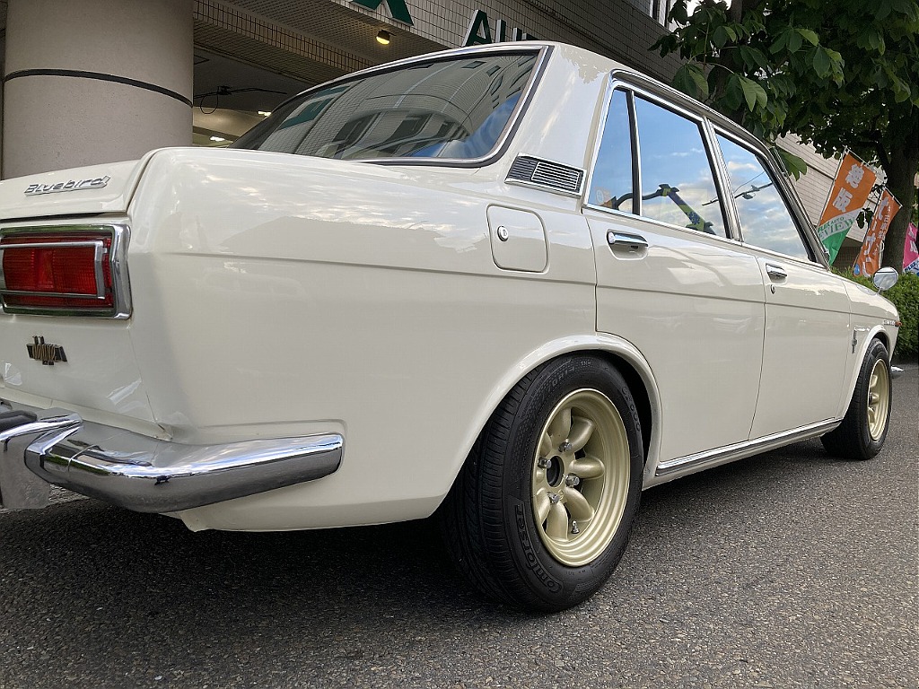日産 ブルーバード4ドア(4枚目)