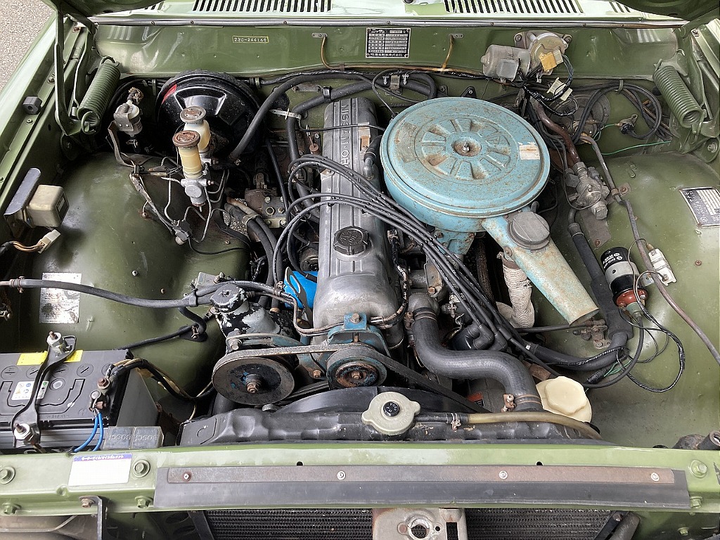日産 グロリア4ドアHT(11枚目)