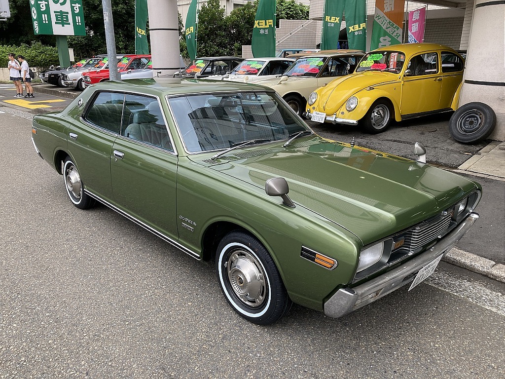 日産 グロリア4ドアHT(1枚目)