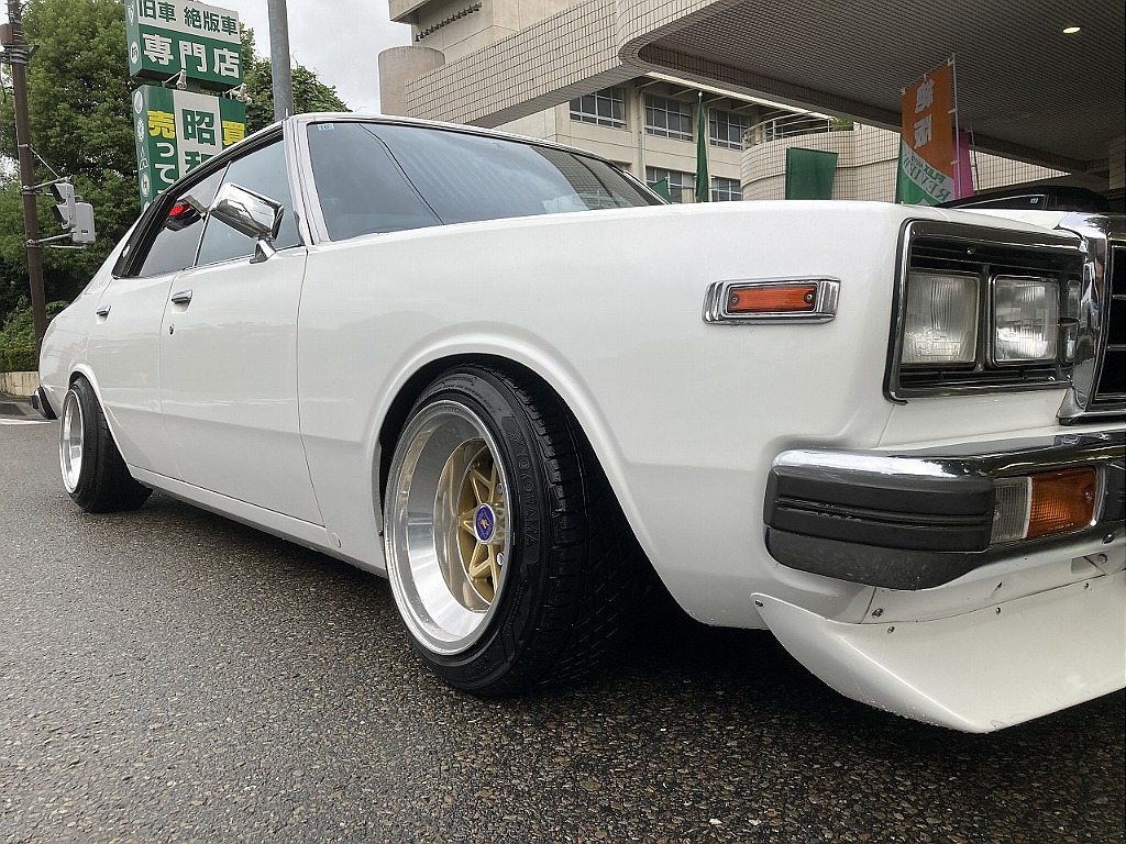 日産 ローレル4ドアHT(3枚目)