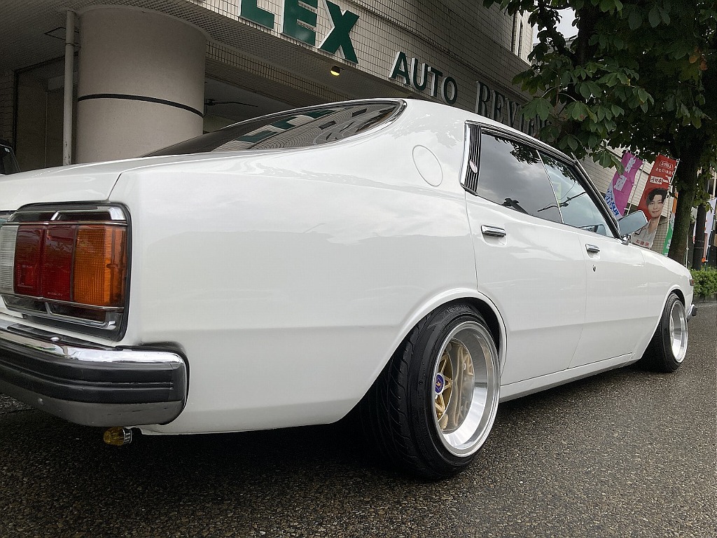 日産 ローレル4ドアHT(4枚目)