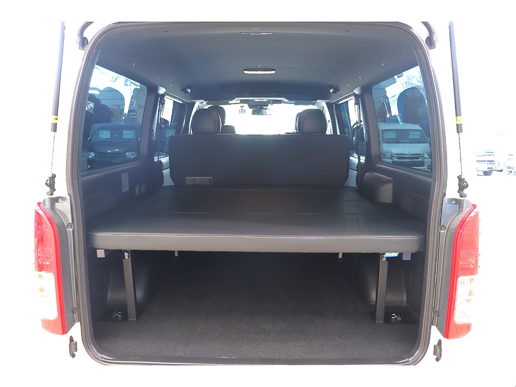 トヨタ ハイエースバン(2枚目)