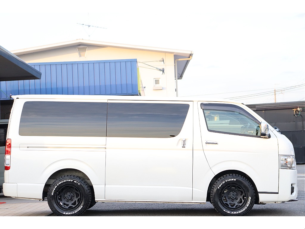 トヨタ ハイエースバン(8枚目)