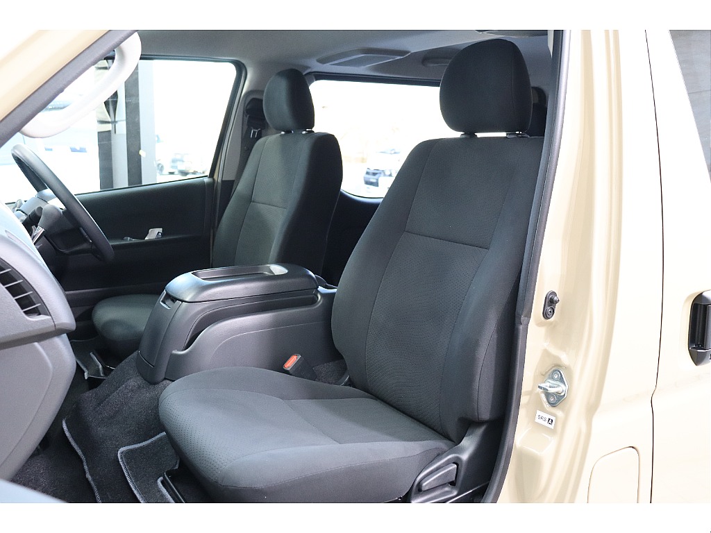 トヨタ ハイエースバン(48枚目)