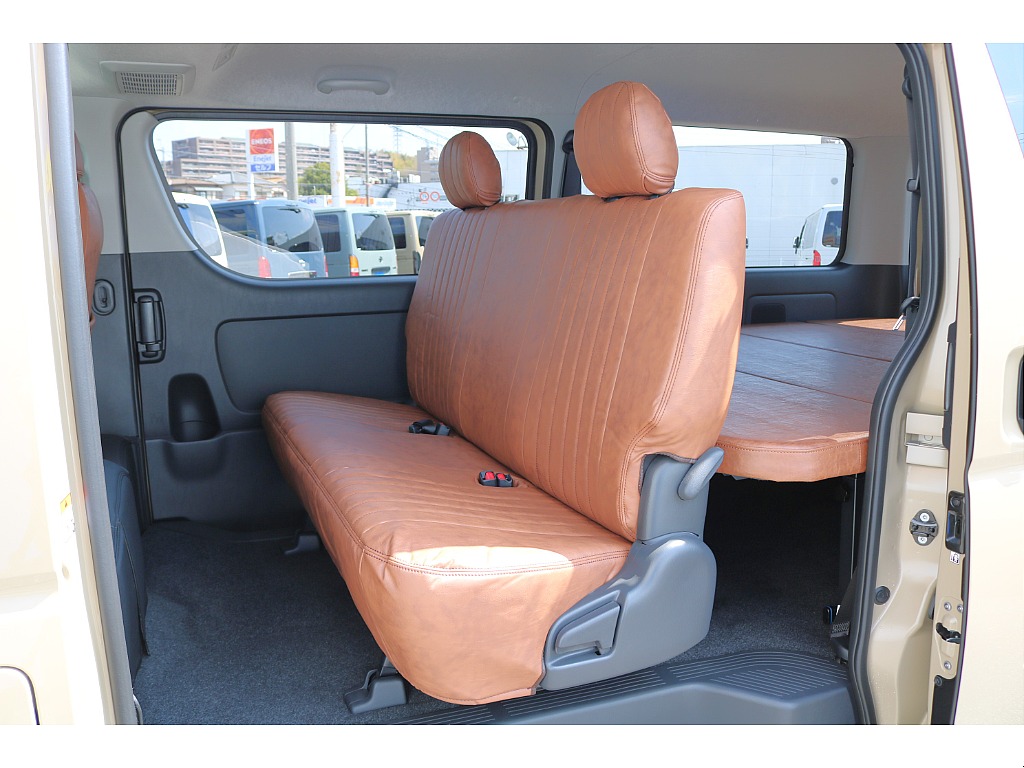 リクライニング可能な２列目シート♪