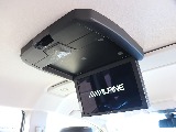 アルパインのフリップダウンモニター、後席ゲストにはたまらない装備ですね！「エンタメ＆快適性」