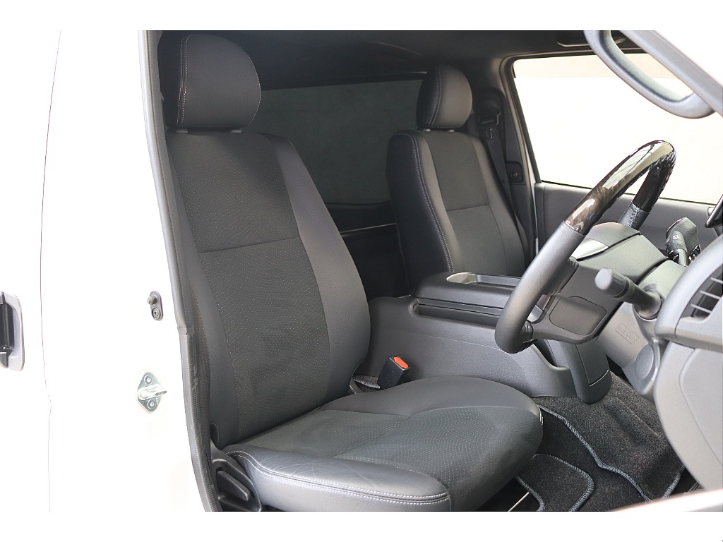 トヨタ ハイエースバン(13枚目)