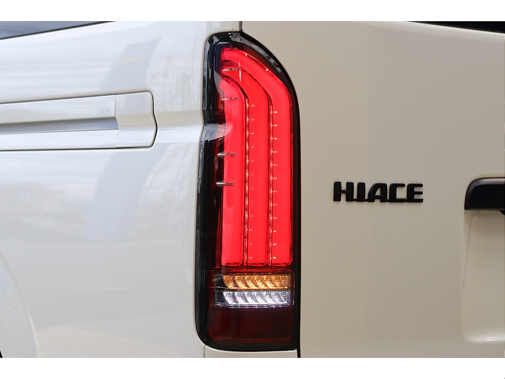 トヨタ ハイエースバン(17枚目)