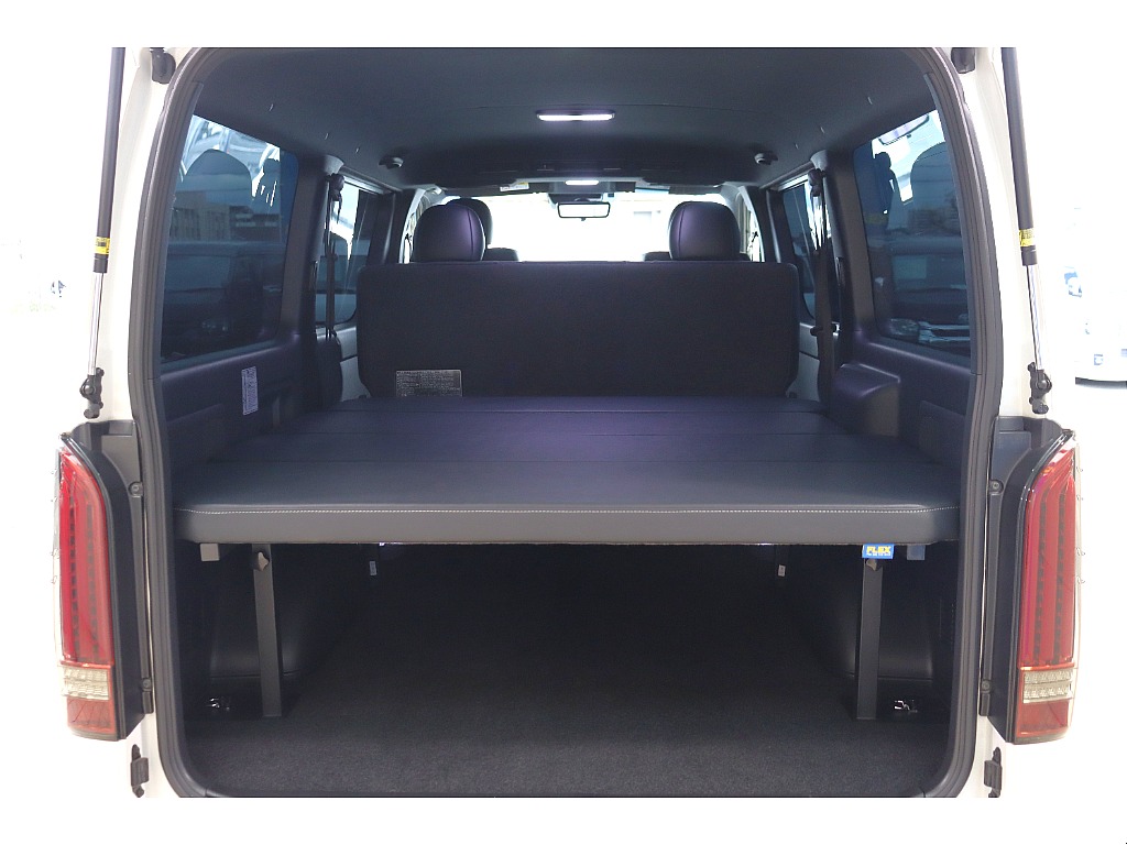 トヨタ ハイエースバン(4枚目)