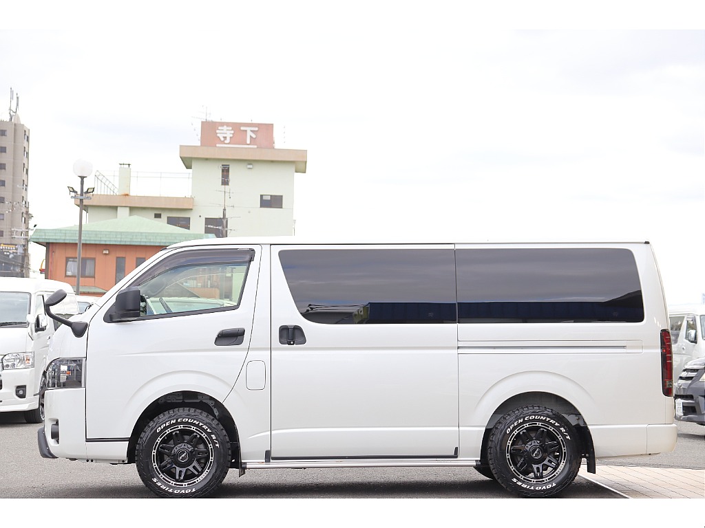 トヨタ ハイエースバン(9枚目)