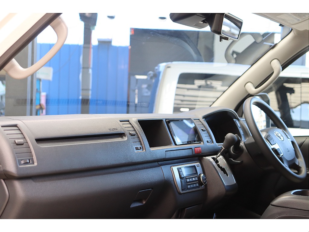 トヨタ ハイエースコミューター(50枚目)