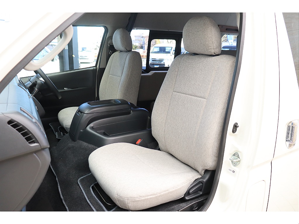 トヨタ ハイエースコミューター(51枚目)