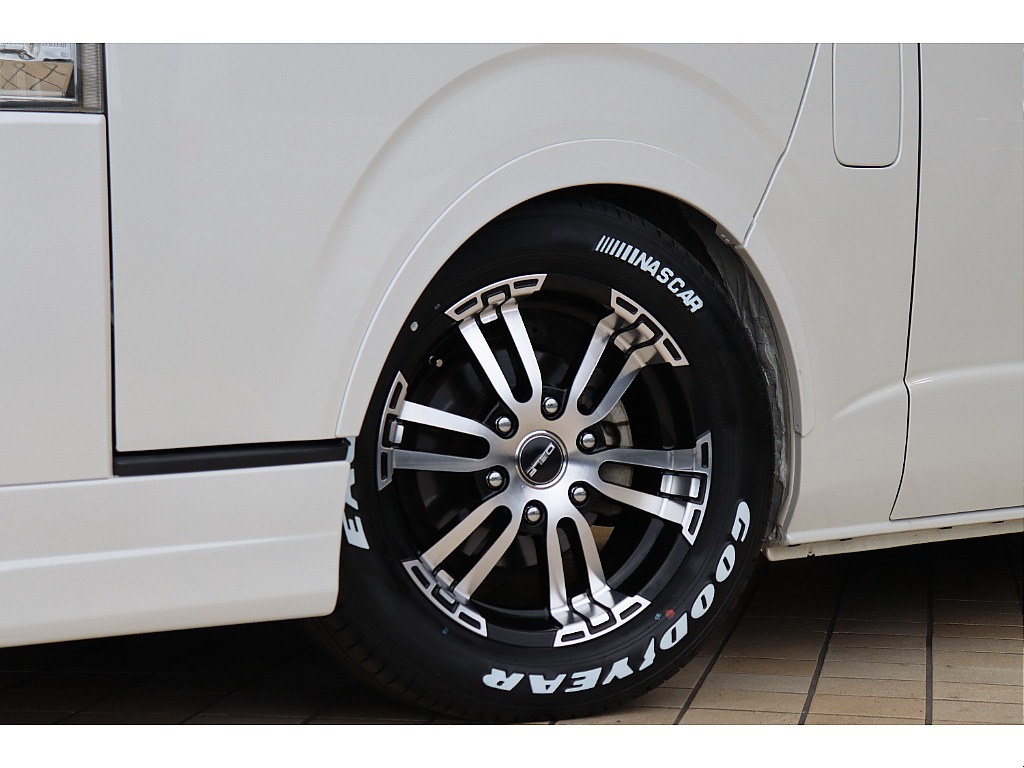トヨタ ハイエースバン(35枚目)