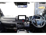 9型ハイエースのコックピットは高級感抜群♪