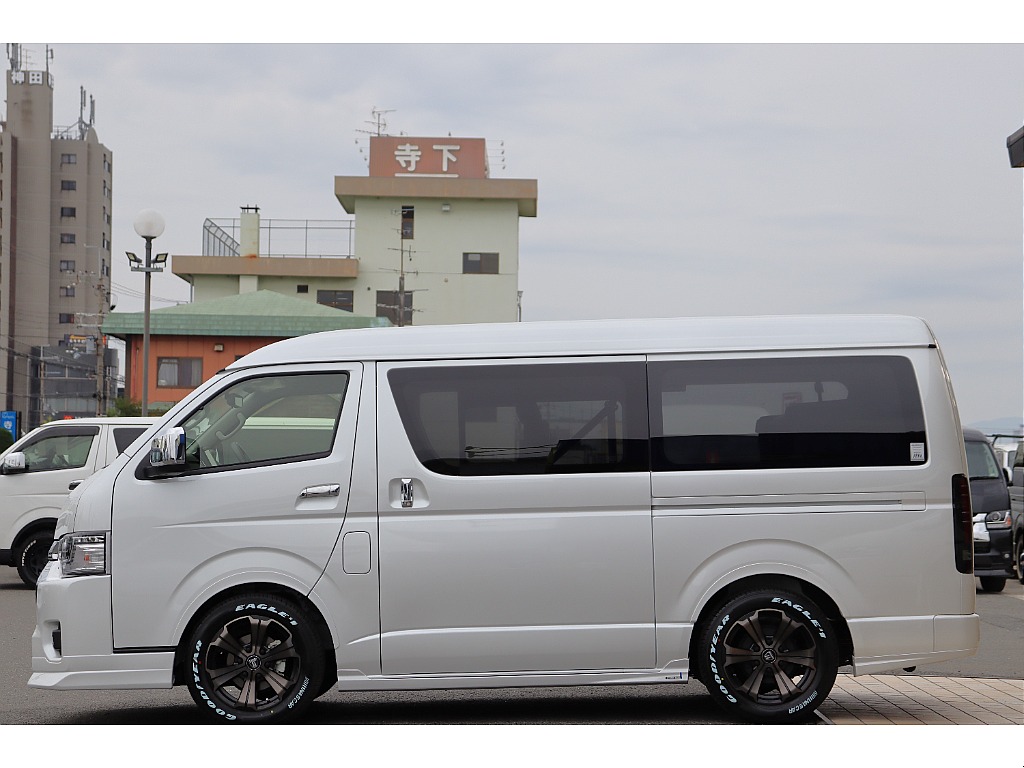新車ハイエースワゴン♪