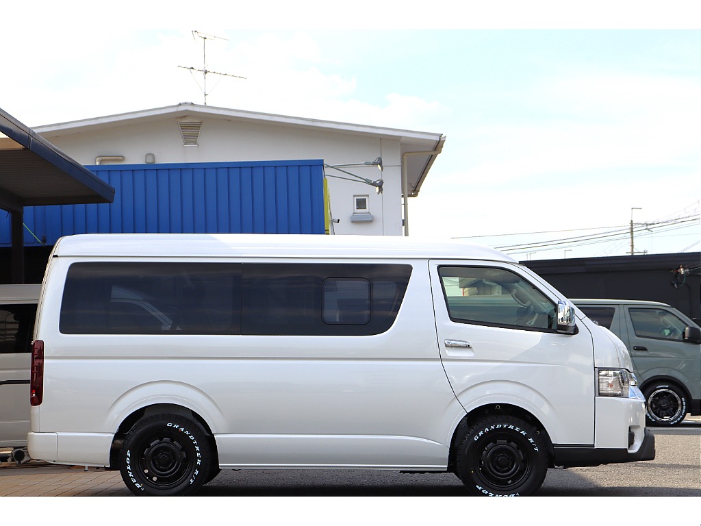 新車ハイエースワゴン♪