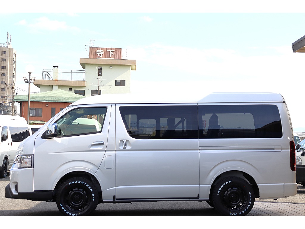 新車ハイエースワゴン♪