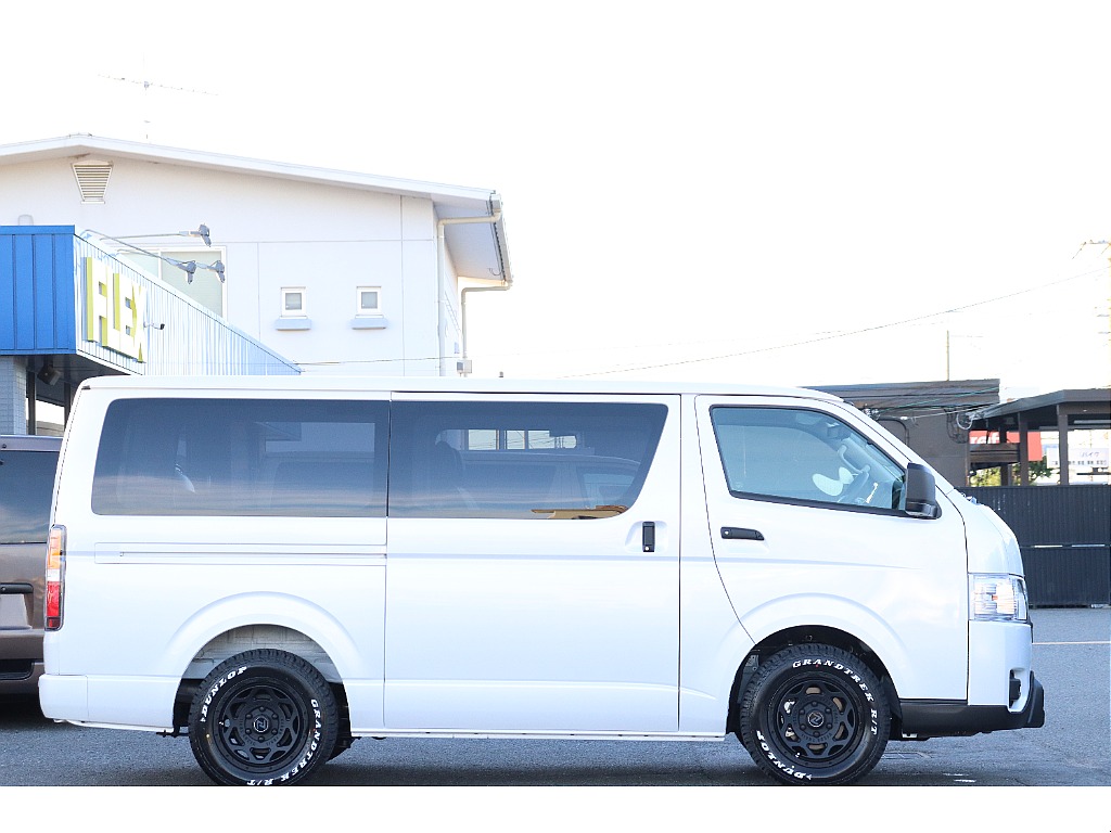 現行9型ハイエースバン2WDディーゼルターボ！
