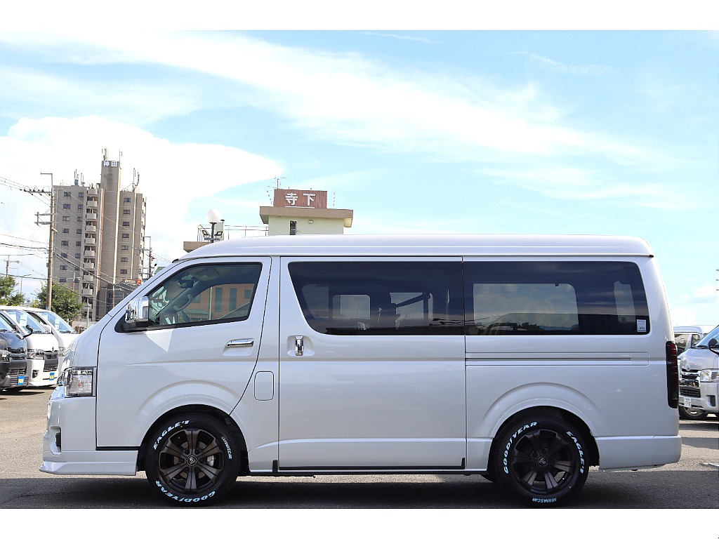 【新型9型/ハイエースGLガソリン2WD】Various内装架装！最大乗車人数8名♪