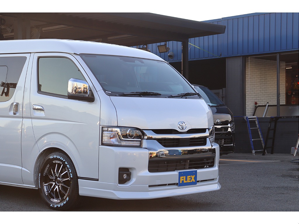 【新型9型ハイエース/ダークプライムⅡワイドディーゼル２WD入庫！！】内外装FLEXカスタム施工済み！