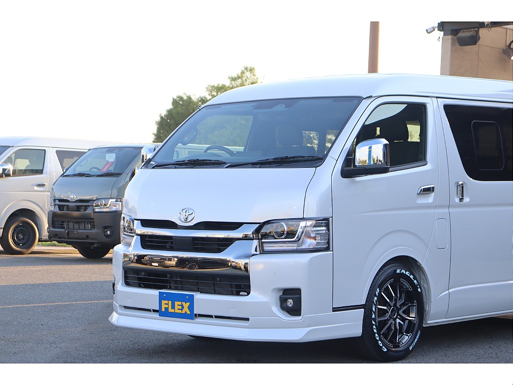 【新型9型ハイエース/ダークプライムⅡワイドディーゼル２WD入庫！！】内外装FLEXカスタム施工済み！