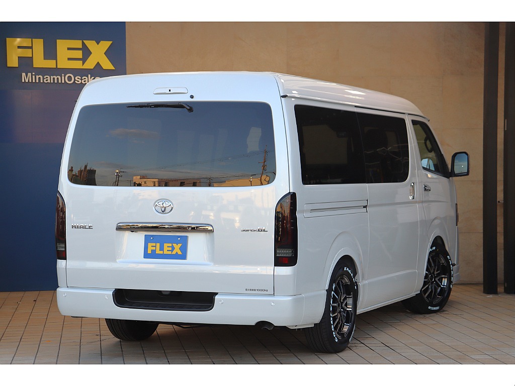 【新型9型ハイエース/ダークプライムⅡワイドディーゼル２WD入庫！！】内外装FLEXカスタム施工済み！