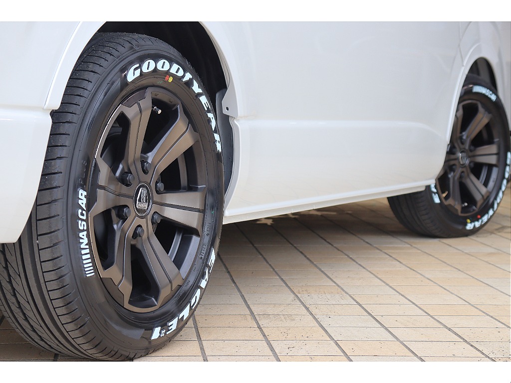 【新車/改良後ハイエース/FLEXオリジナル内装架装Ver1ガソリン2WD】車中泊快適仕様♪後席モニター♪